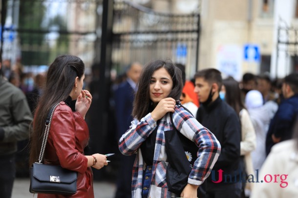 Tələbələr 1 il 6 aydan sonra universitetdə - FOTOLAR